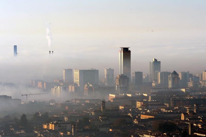  veduta dello smog su Brescia